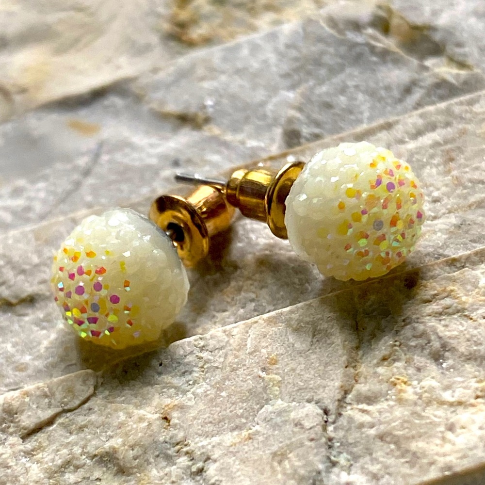 2 FOR $10 NWOT SPARKLE PRETTY DOME SHAPED GOLD COLOR POST EARRINGS SUMMER
